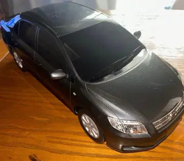 블랙 세단 자동차 모델