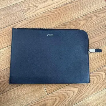 캘빈 클라인 플래티넘 네이비 클러치백