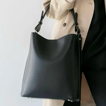 A4 세로형 토트백 블랙 2way 여성용 경량 출퇴근