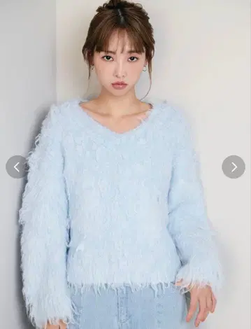 dazzlin 다즐린 립 컬 V넥 니트