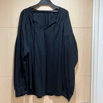미사용품 로페 블랙 리본 긴팔 블라우스