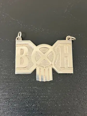 Bounty Hunter BXH 로고 펜던트 탑 초기
