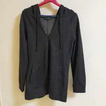 후드 부착 다크 그레이 상의