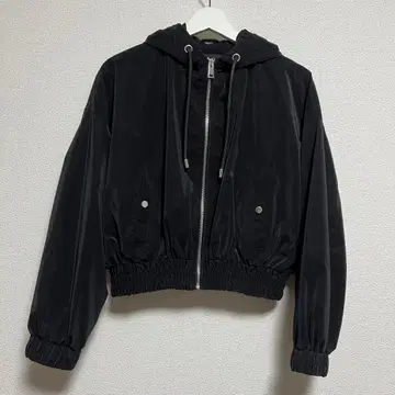 ZARA 블랙 숏 기장 마운틴 파카 블루종 여성용