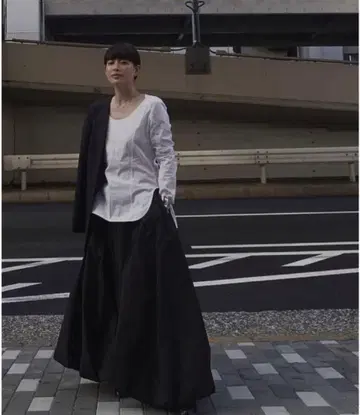 택 포함 미사용 새상품 ETRE TOKYO 나일론 벌룬 볼륨 스커트