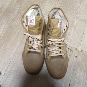 CODE-RED 베이지 스니커즈