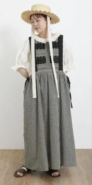 Samansa Mos2 레이스 덧댄 에이프런 원피스