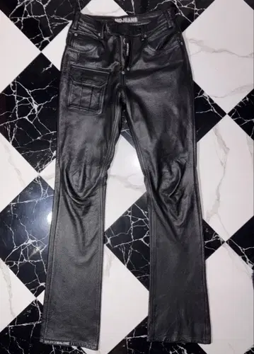 블랙 가죽 팬츠 포켓 부착 슬림