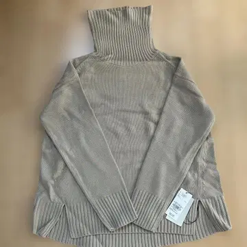 새상품 예카베카 오프터틀 밑단 슬릿 니트