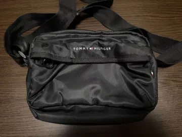 TOMMY HILFIGER SKYLINE CAMERA BAG