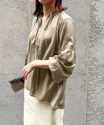 [ 새상품 미사용 택 포함 ] IENA 셔링 블라우스 카키