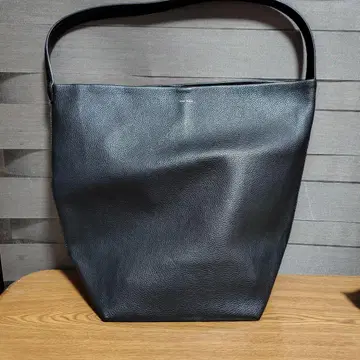 블랙 가죽 원숄더 토트백