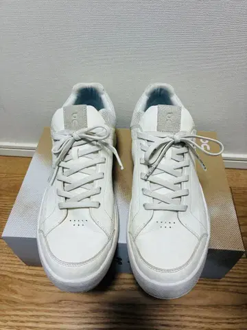 On The Roger centre court - 27.5 cm