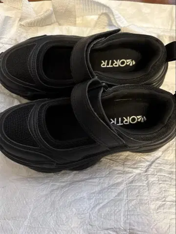 오리엔탈 트래픽 통굽 벨트 스니커즈