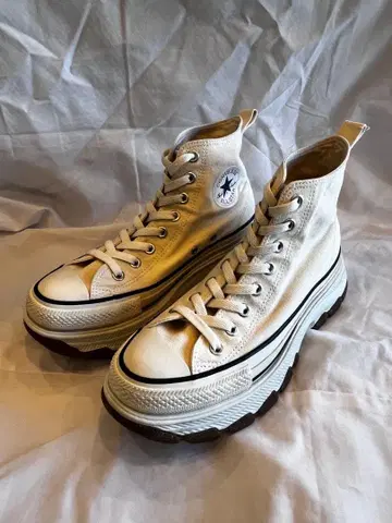 컨버스 트렉 웨이브 하이컷 버터 화이트 25cm