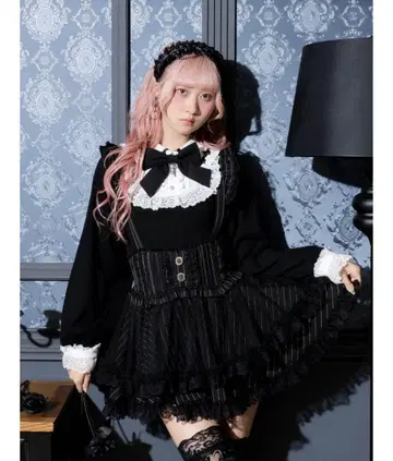 NOEMIE 고딕 로즈 요크 리본 티셔츠