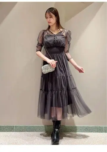 [새상품] SNIDEL [스나이델] V넥 티어드 튤 드레스 그레이