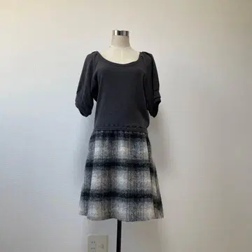 머큐리 듀오 가을 겨울용 무릎 기장 원피스