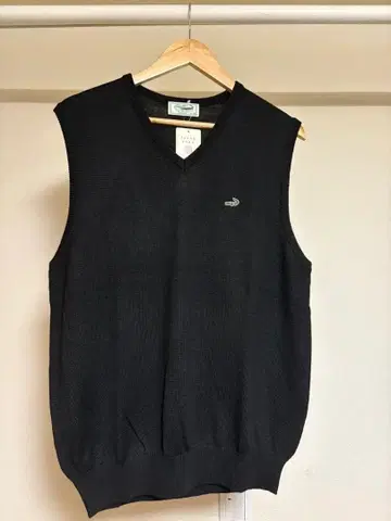 Crocodile 블랙 V넥 베스트 LL