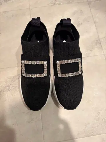 diana 비쥬 장식 블랙 스니커즈 21.5