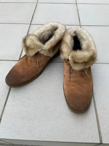 브라운 퍼(fur) 장식 캐주얼 부츠