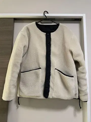 아이보리 보아 자켓 & 블랙 다운 자켓