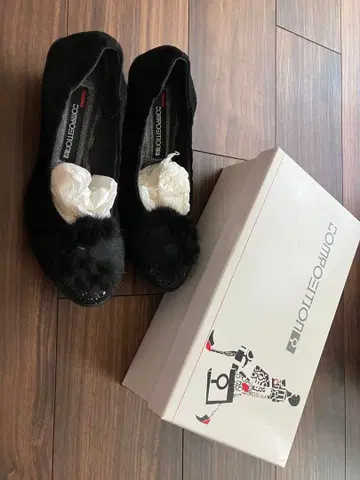 COMPOTITION 블랙 플랫슈즈