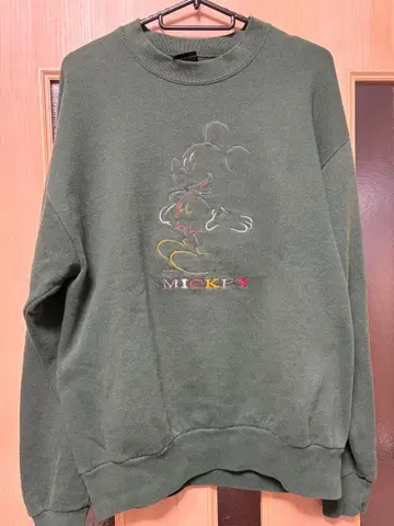 MICKEY UNLIMITED 미키 자수 맨투맨