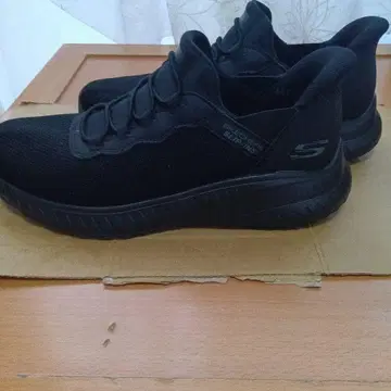 SKECHERS SLIP-INS 블랙 스니커즈 새상품급