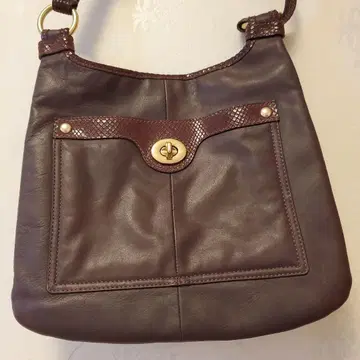 다크 브라운 가죽 숄더백