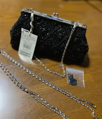 쿠미쿄쿠 비즈 장식 블랙 클러치백 파티백