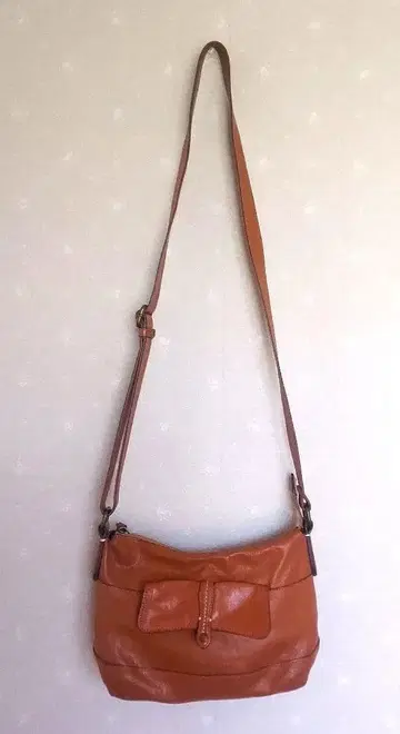 다코타 DaKoTa 카멜 브라운 가죽 숄더백