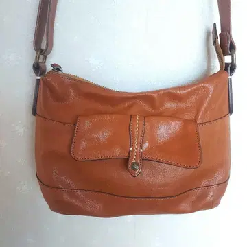 다코타 DaKoTa 카멜 브라운 가죽 숄더백