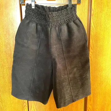 SOVEN 블랙 스웨이드풍 숏팬츠