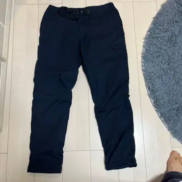 UNIQLO 네이비 카고 팬츠 M 사이즈 허리 조절 가능