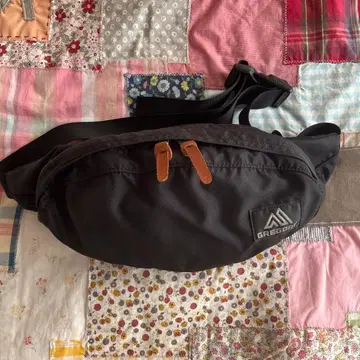 GREGORY 바디백 블랙