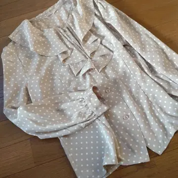 오로라 옷깃 블라우스