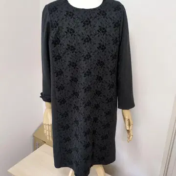 다크 그레이 꽃무늬 자수 긴팔 원피스