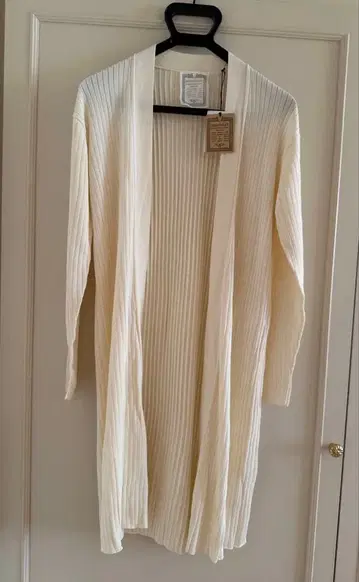 [택 포함 새상품] 비어즐리 아이보리 긴팔 가디건 사이즈 F