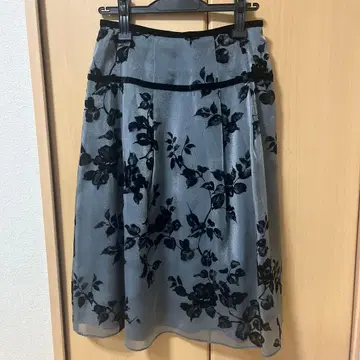 플라워 프린트 플로키 튤 플레어 스커트 라메 그레이 사이즈 9호