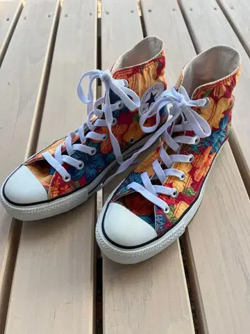 Converse 플라워 무늬 하이컷 스니커즈