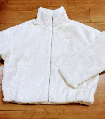 새상품급 PUMA 화이트 플리스 자켓