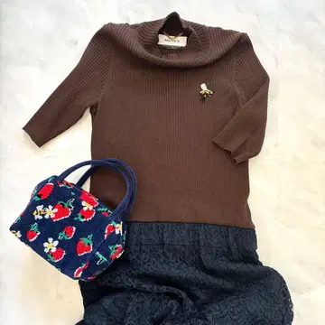 MUVEIL 벌 자수 도킹 니트 원피스