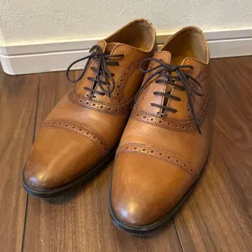 브라운 가죽 윙팁 드레스 슈즈