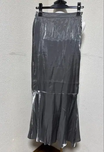 새상품 CFT. 샤이니 머메이드 플레어 스커트 머메이드 스커트