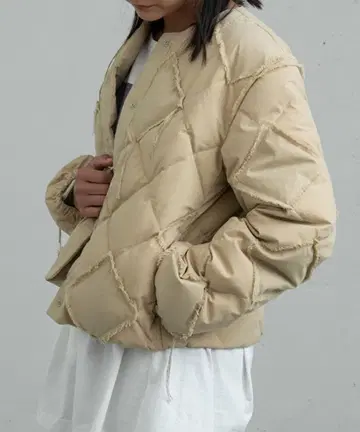 베이지 다운 자켓 퀼팅