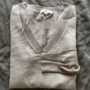 [ 새상품급 ] 내추럴 뷰티 베이직 그레이 V넥 스웨터