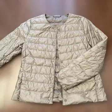 UNIQLO 울트라 라이트 다운 베이지 S 사이즈