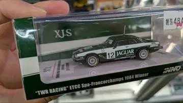 LCD 1/64 파가니 와이라 BC 로드스터