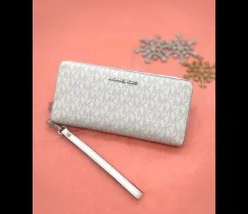 새상품 마이클코어스 장지갑 스트랩 화이트 모노그램